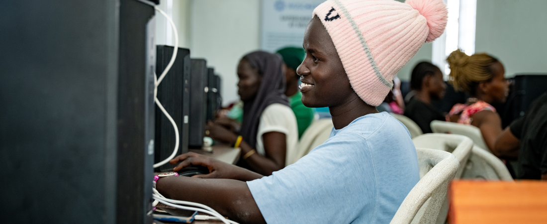 À Kakuma, des initiatives comme le Digital Skills Hub ont été une bouée de sauvetage pour de nombreuses jeunes filles et femmes.