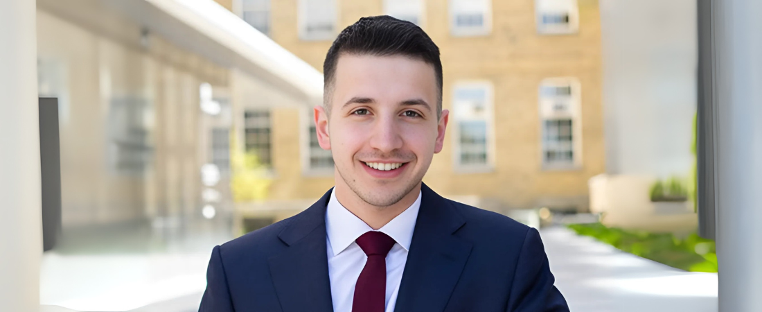 Salim a déménagé au Canada pour étudier l'ingénierie à l’Université de Toronto dans le cadre du Programme d'étudiantes et d'étudiants réfugié·e·s.