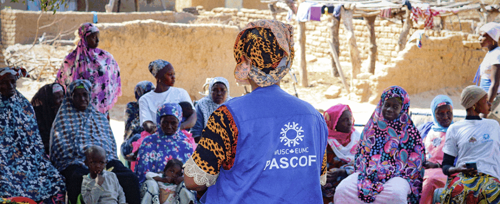 PASCOFI est un programme de soutien à l’éducation qui vise à éliminer les obstacles qui empêchent les filles des régions touchées par le conflit au Mali d’accéder à l’éducation.